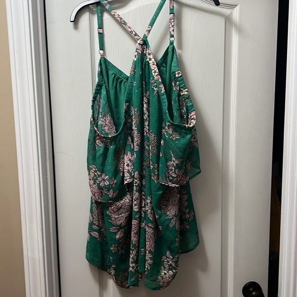 Torrid cold shoulder top - Picture 3 of 7